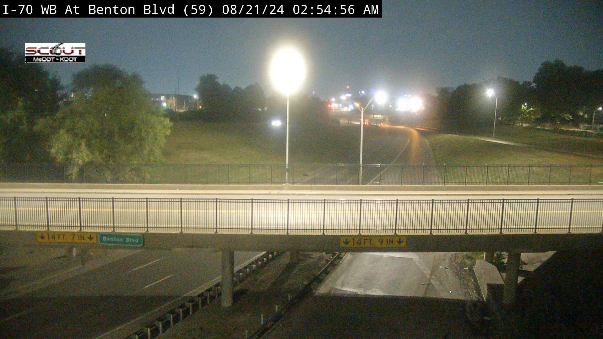 Traffic Cam Kansas City: I- W @ BENTON BLVD