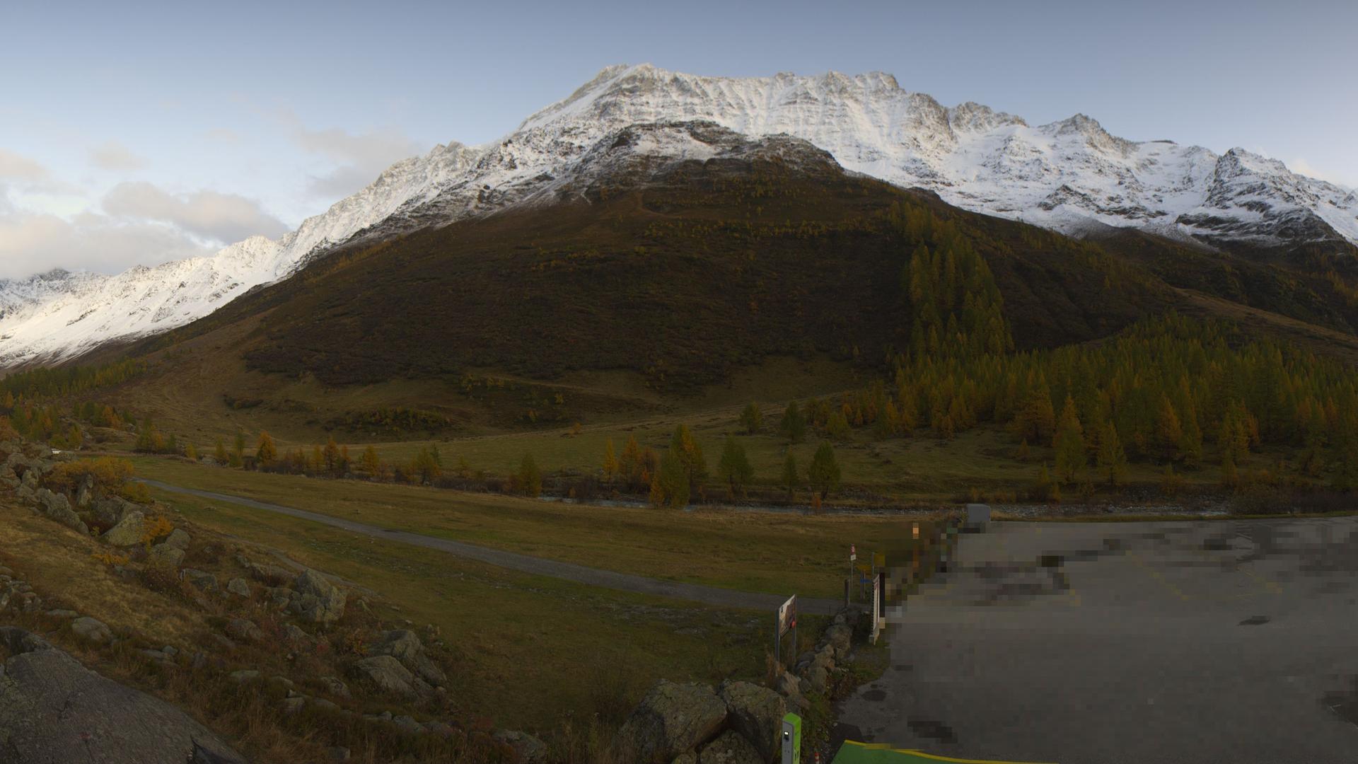 MountainCam: Blatten Views & Weather Webcam