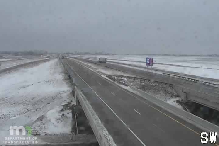 Traffic Cam Skyline Gardens Mobile Home Park: I-35: I-35 NB @ Co Rd 34 (MP 43.5)