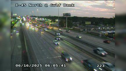 Traffic Cam Houston › South: I-45 North @ West Gulf Bank