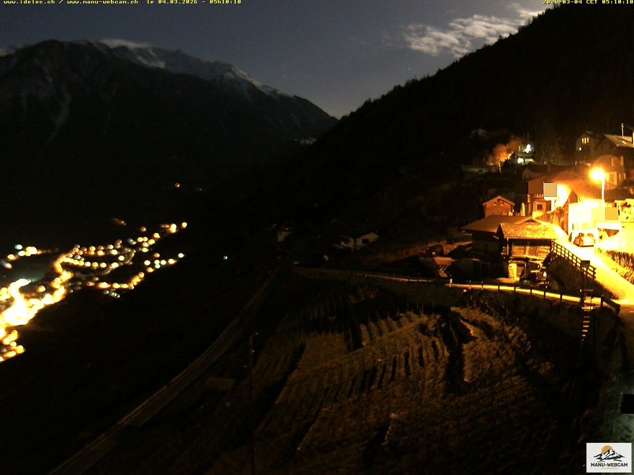 Ravoire: Vue sur la route du Col de la Forclaz sur Martigny Valais Suisse.- France