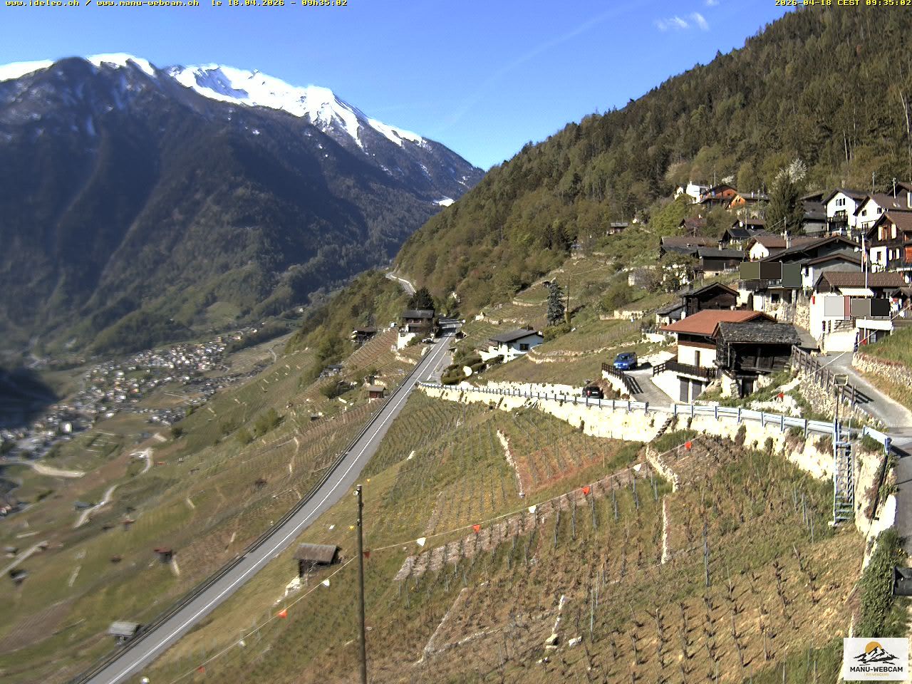 Ravoire: Vue sur la route du Col de la Forclaz sur Martigny Valais Suisse.- France