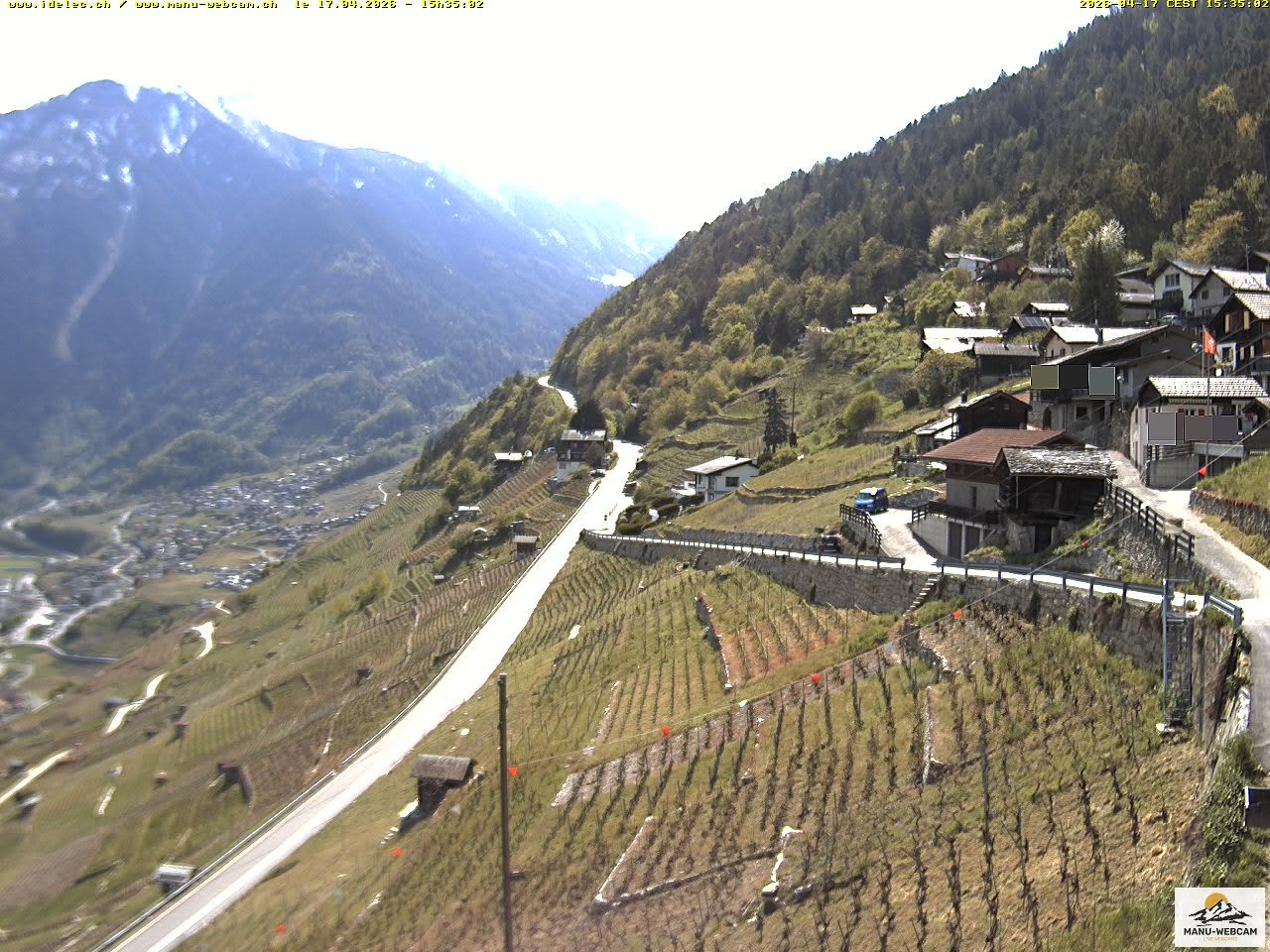 Ravoire: Vue sur la route du Col de la Forclaz sur Martigny Valais Suisse.- France