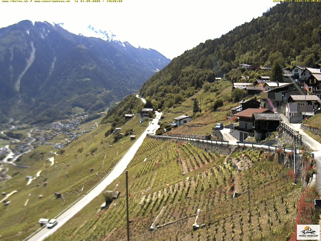 Ravoire: Vue sur la route du Col de la Forclaz sur Martigny Valais Suisse.- France