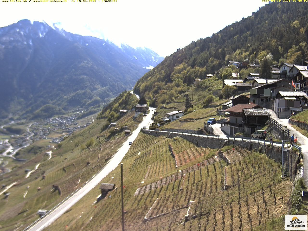 Ravoire: Vue sur la route du Col de la Forclaz sur Martigny Valais Suisse.- France