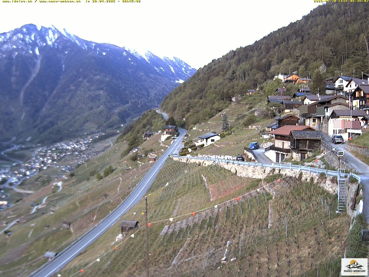 Ravoire: Vue sur la route du Col de la Forclaz sur Martigny Valais Suisse.- France