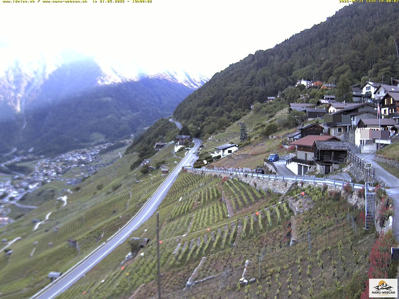 Ravoire: Vue sur la route du Col de la Forclaz sur Martigny Valais Suisse.- France