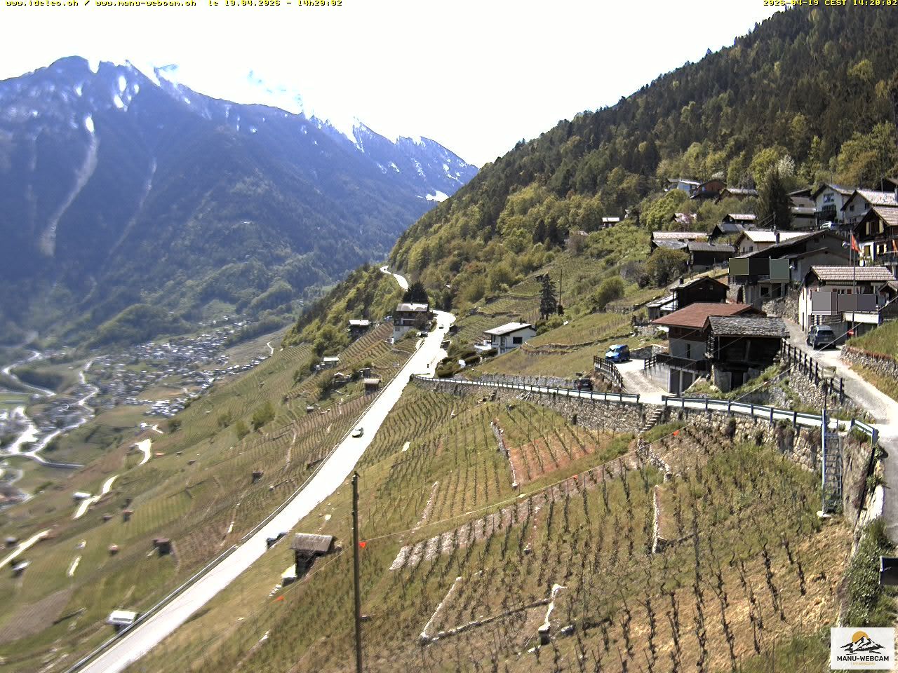 Ravoire: Vue sur la route du Col de la Forclaz sur Martigny Valais Suisse.- France