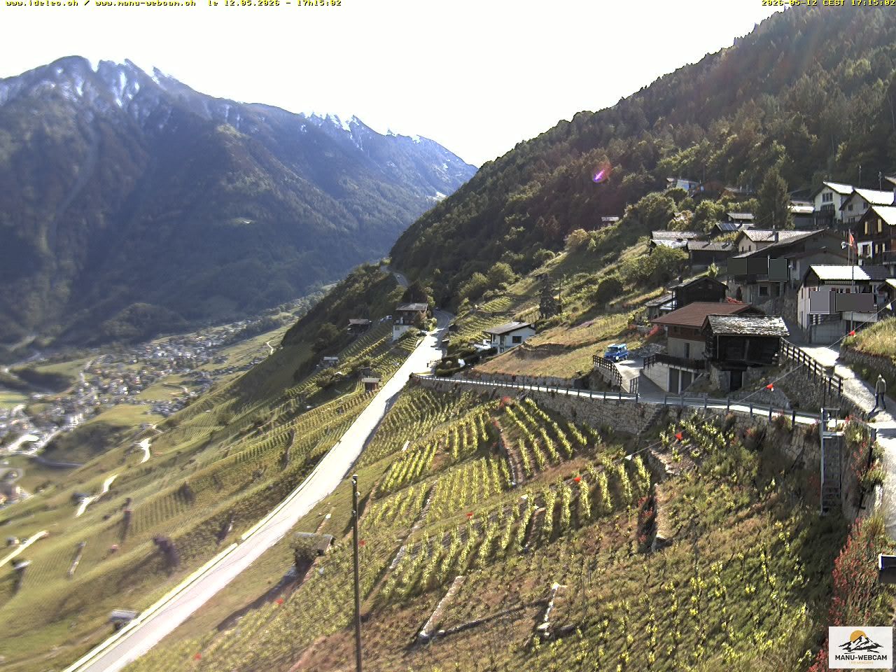 Ravoire: Vue sur la route du Col de la Forclaz sur Martigny Valais Suisse.- France