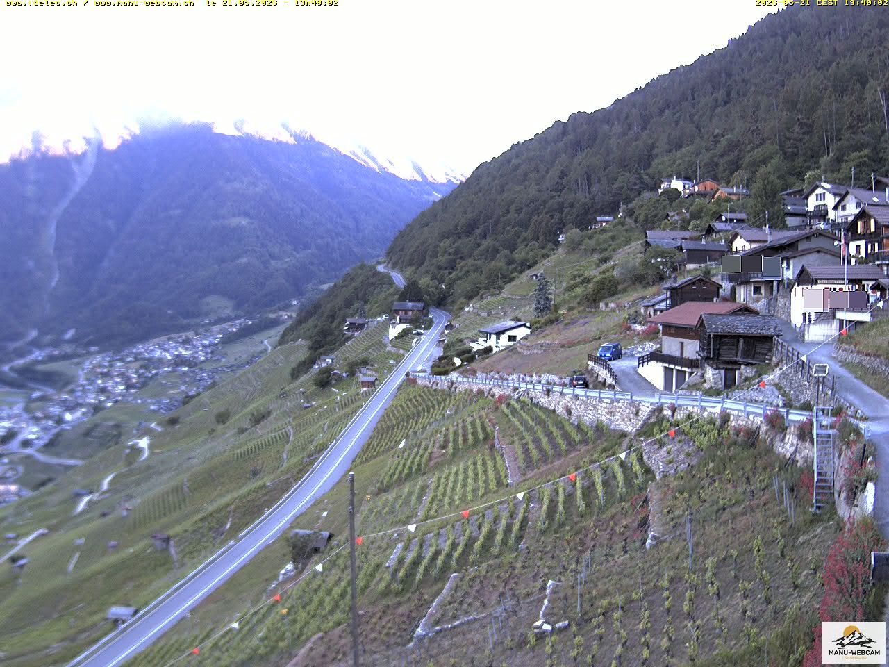 Ravoire: Vue sur la route du Col de la Forclaz sur Martigny Valais Suisse.- France