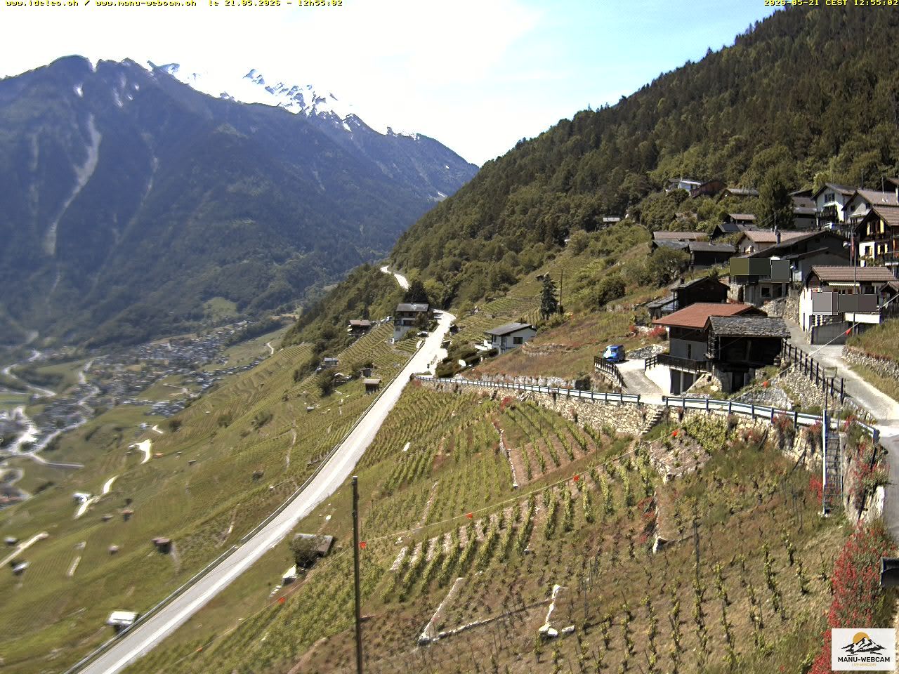 Ravoire: Vue sur la route du Col de la Forclaz sur Martigny Valais Suisse.- France