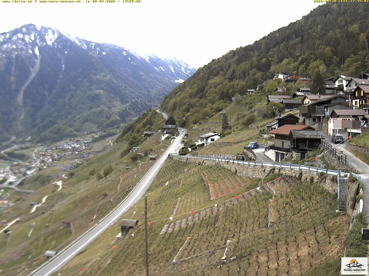 Ravoire: Vue sur la route du Col de la Forclaz sur Martigny Valais Suisse.- France