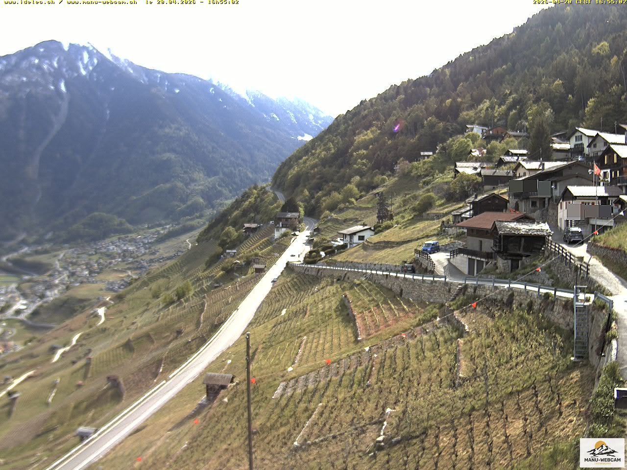 Ravoire: Vue sur la route du Col de la Forclaz sur Martigny Valais Suisse.- France