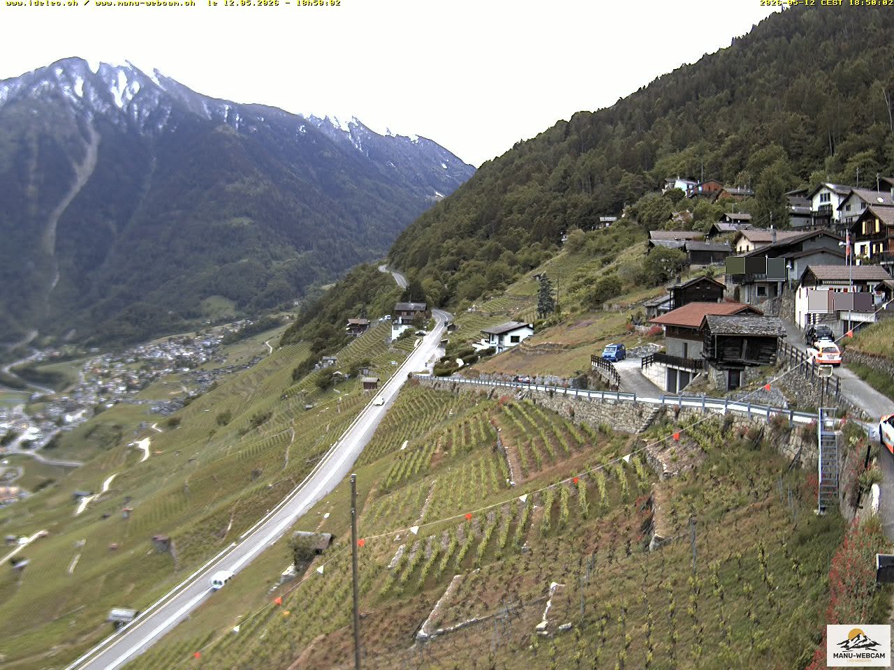 Ravoire: Vue sur la route du Col de la Forclaz sur Martigny Valais Suisse.- France