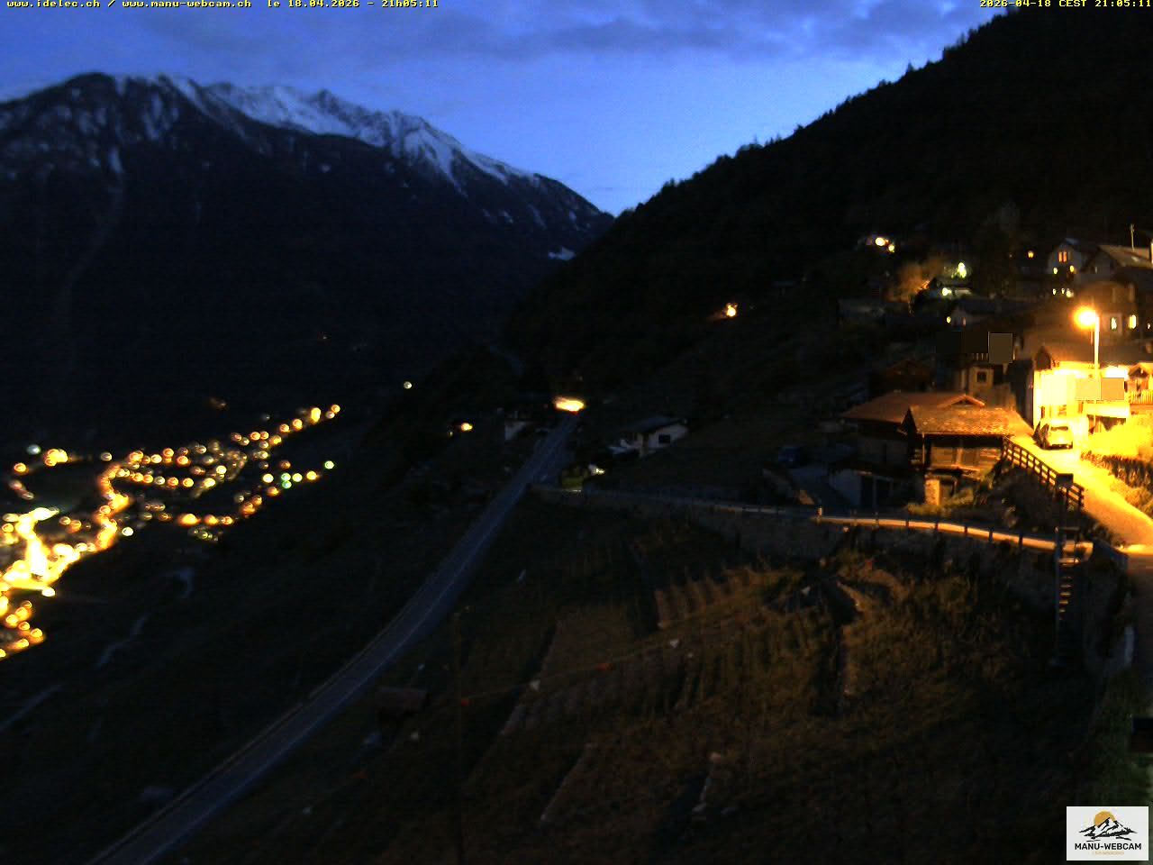Ravoire: Vue sur la route du Col de la Forclaz sur Martigny Valais Suisse.- France