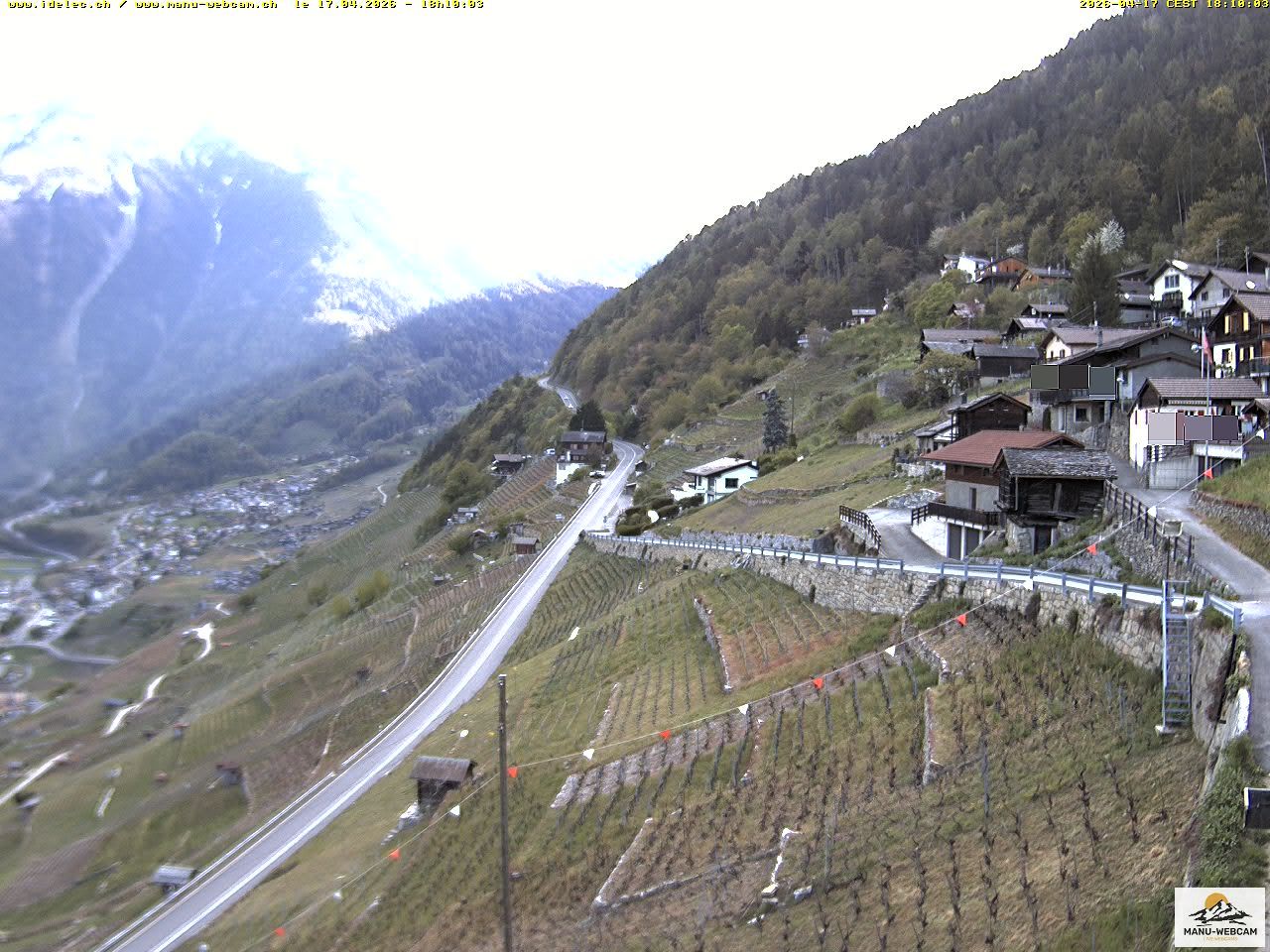 Ravoire: Vue sur la route du Col de la Forclaz sur Martigny Valais Suisse.- France