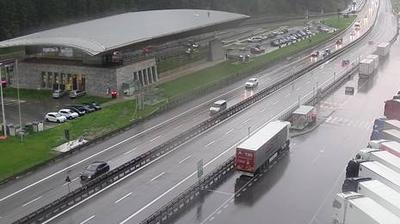 Brenner Highway: Traffic and Landscape
