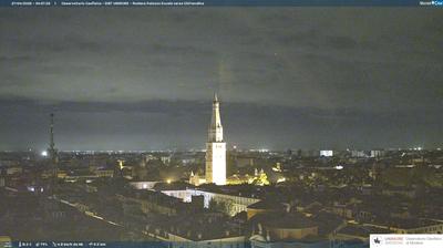 Preview delle webcam di Modena › South-West: Piazza Roma - Torre Civica - Ghirlandina - Monte Cimone - Appennino Tosco-Emiliano National Park