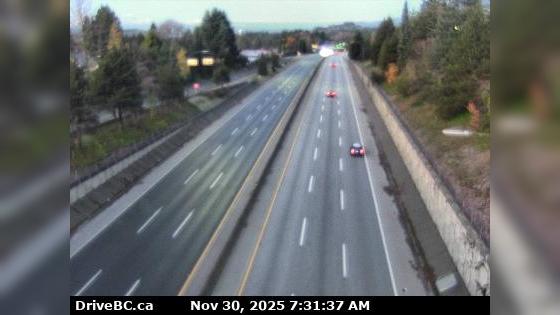 Traffic Cam North Vancouver › West: Hwy 1 (Upper Levels Highway) at Lonsdale Ave, looking west