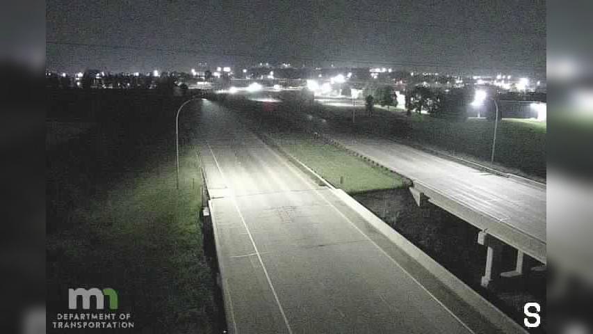Traffic Cam Owatonna: I-35: I-35 NB S of Hoffman Dr (MP 42.4)