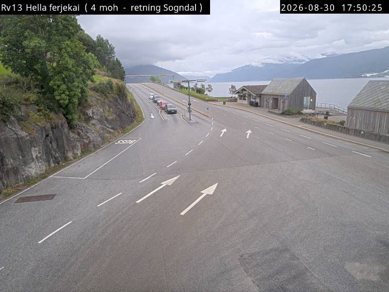 Traffic Cam Dragsvik: P98705 Hella ferjekai (Sogndal)