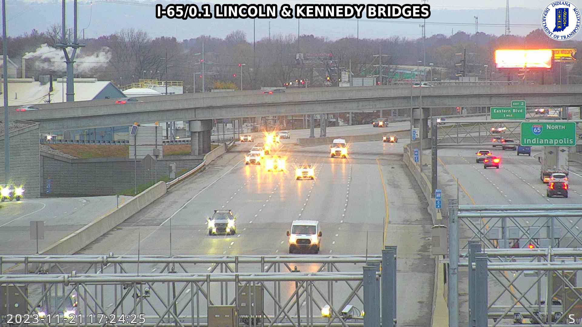 Traffic Cam Jeffersonville: I-65: I-65/0.1 LINCOLN & KENNEDY BRIDGES: I-65/0.1 LINCOLN & KENNEDY BRIDGES