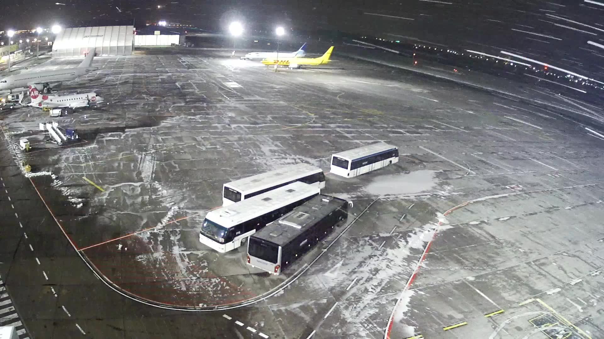 Traffic Cam Gdansk: HD webcam - Airport