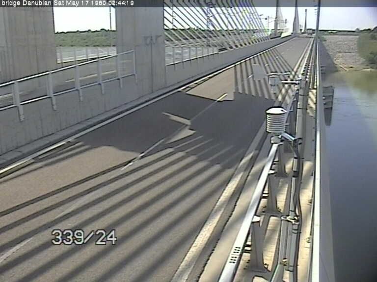 Traffic Cam Vidin: Антимово › North - − Danube Bridge