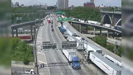 Traffic Cam New York › North: I-95 at Undercliff Avenue