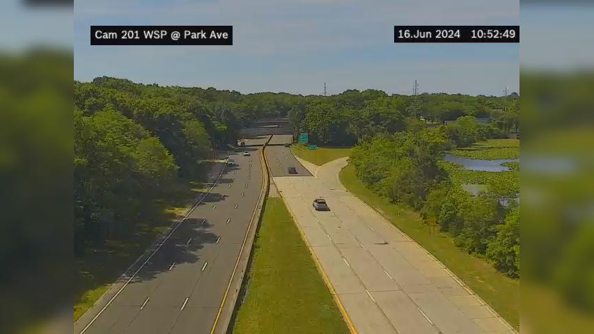Traffic Cam Wantagh › South: WSP Exits W04-W05 at Park Ave