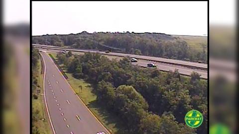 Traffic Cam Middle Township › South: MM 010.0 n/o Exit 10 - CR-657/Stone Harbor Rd (Middle Twp)