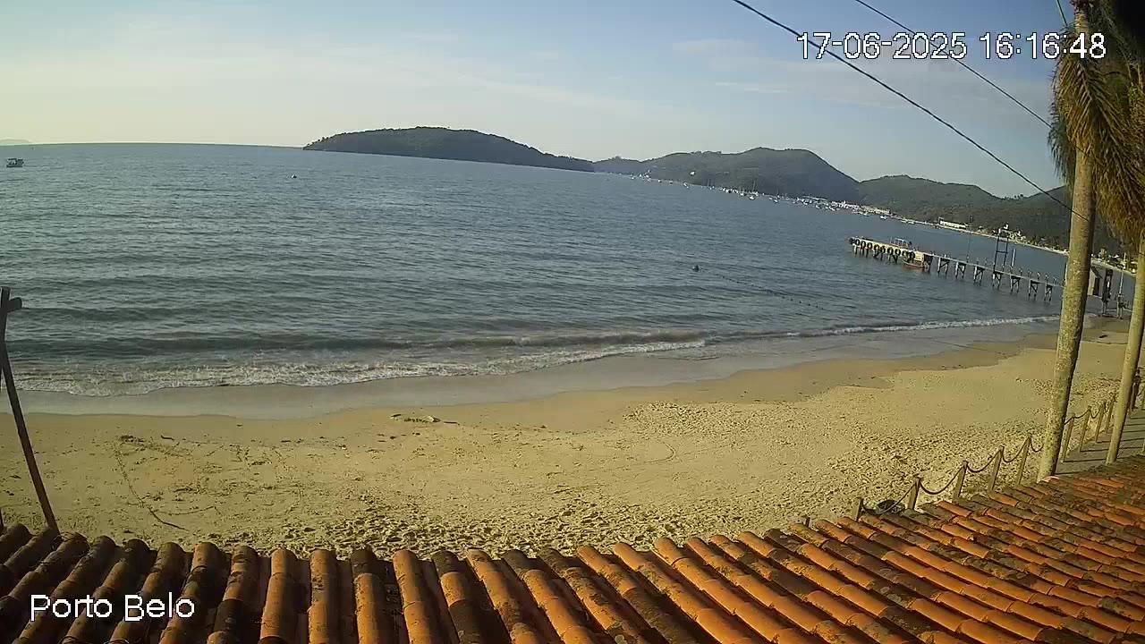 Pirates Cove: Coastal Beach & Mountain Views Webcam