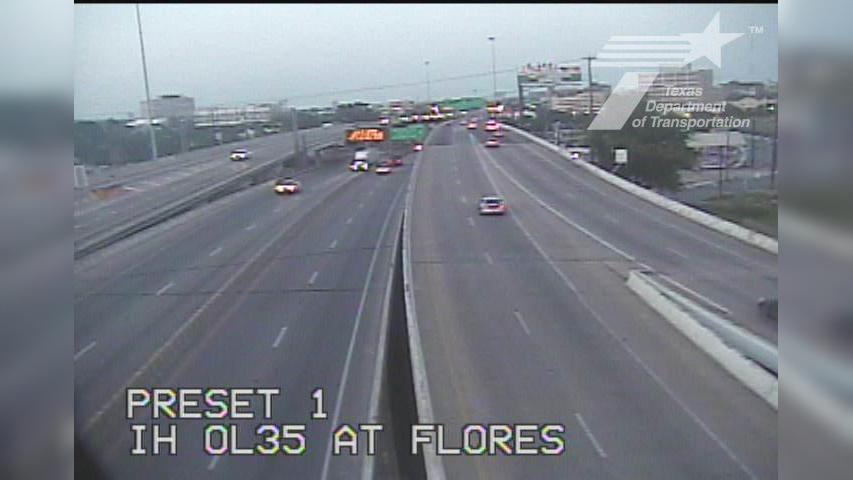 Traffic Cam San Antonio › North: IH 35 at Flores (Lower Lvl)