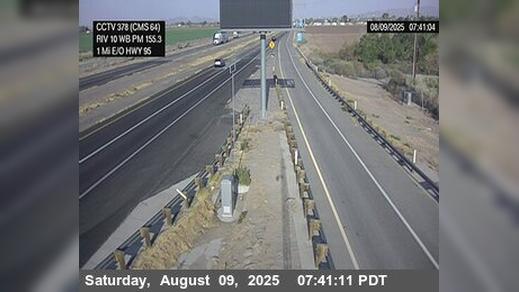 Traffic Cam East Blythe › West: I-10 : (378) Next to CMS in Blythe