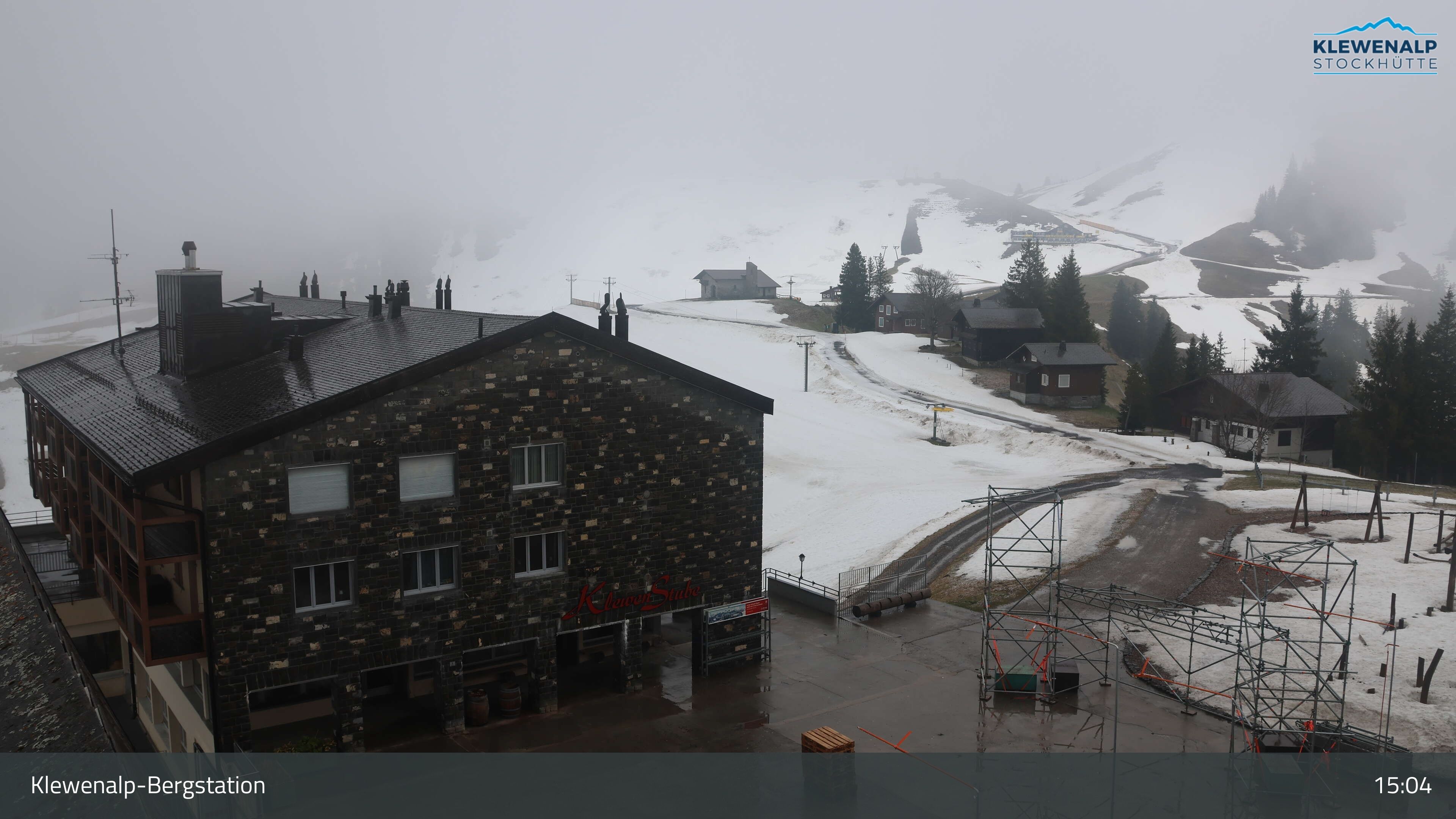 Beckenried: Klewenalp - Klewenalp-Bergstation, Blick Richtung Skigebiet Klewenalp & links Berggasthaus KlewenStube