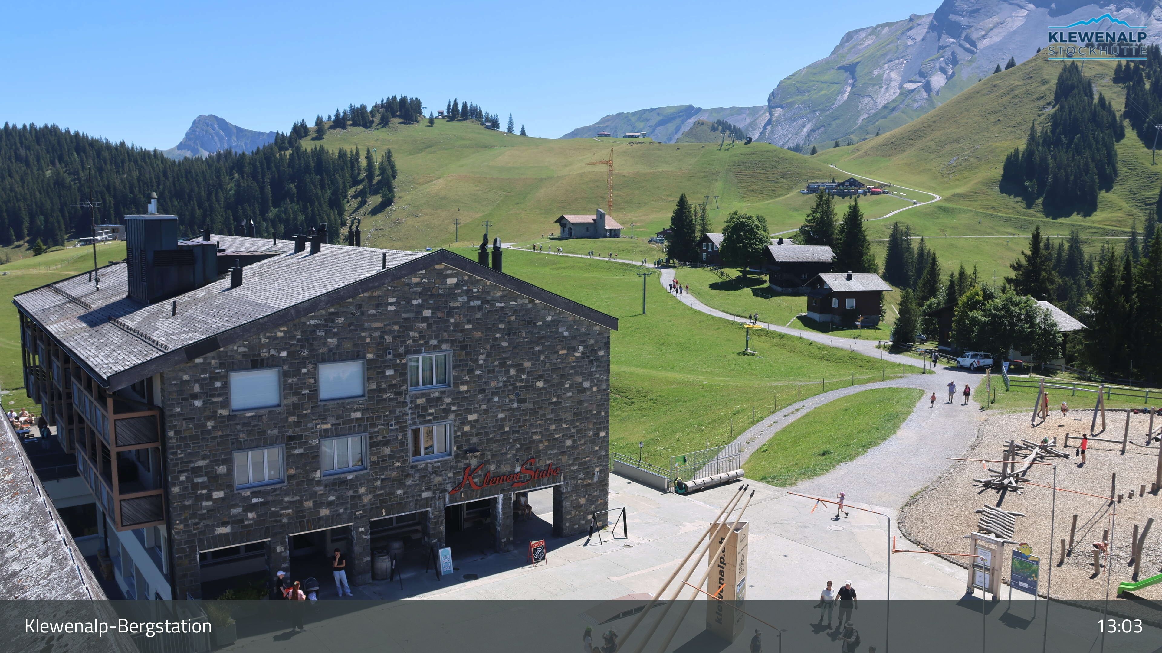 Beckenried: Klewenalp - Klewenalp-Bergstation, Blick Richtung Skigebiet Klewenalp & links Berggasthaus KlewenStube