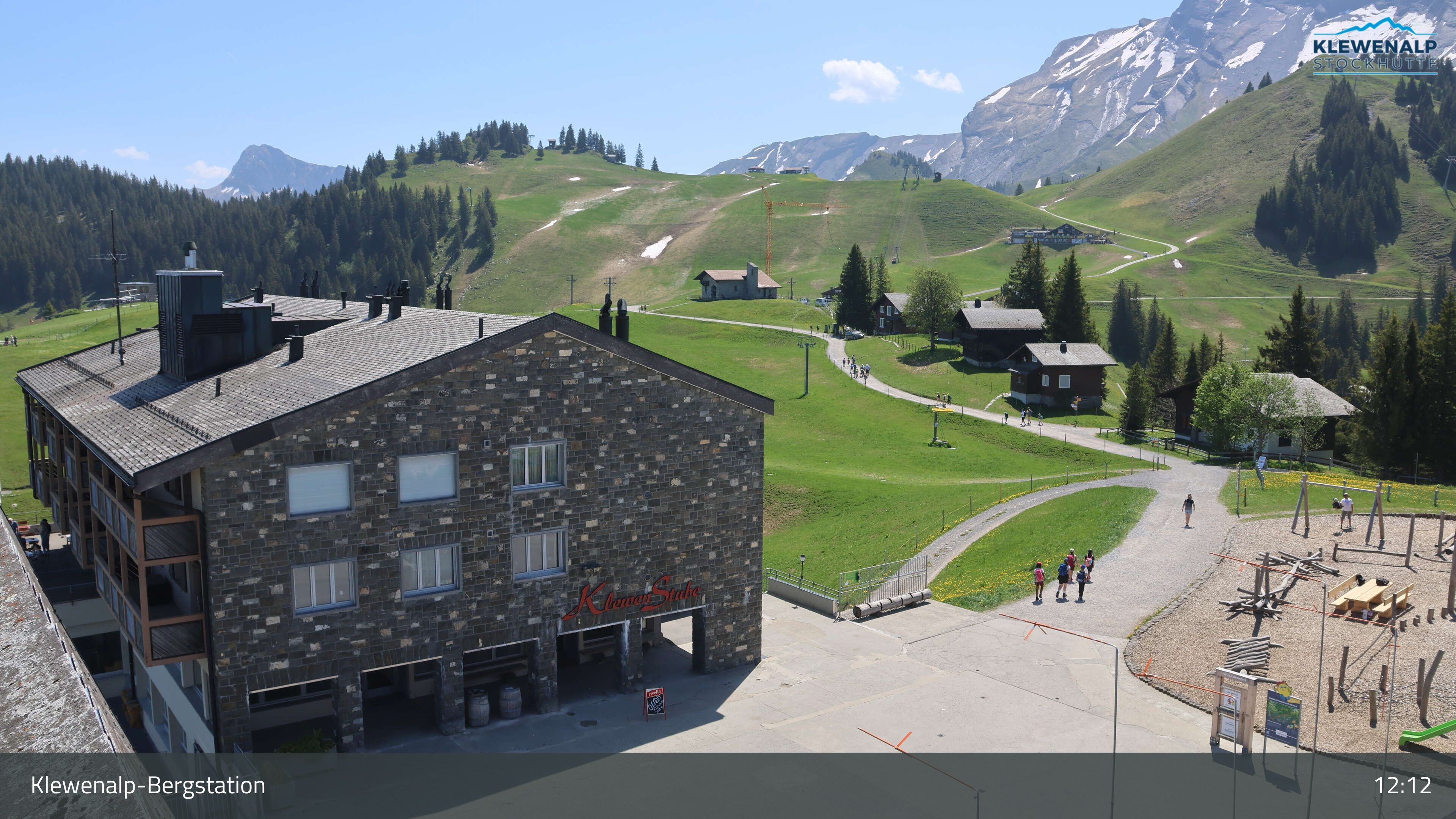 Beckenried: Klewenalp - Klewenalp-Bergstation, Blick Richtung Skigebiet Klewenalp & links Berggasthaus KlewenStube