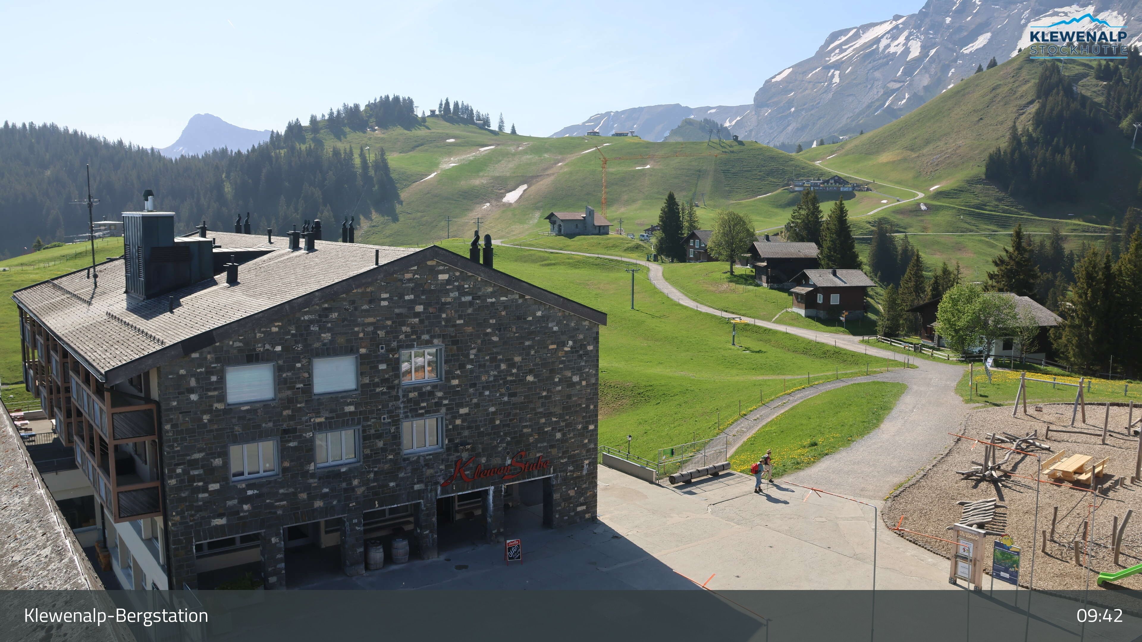 Beckenried: Klewenalp - Klewenalp-Bergstation, Blick Richtung Skigebiet Klewenalp & links Berggasthaus KlewenStube