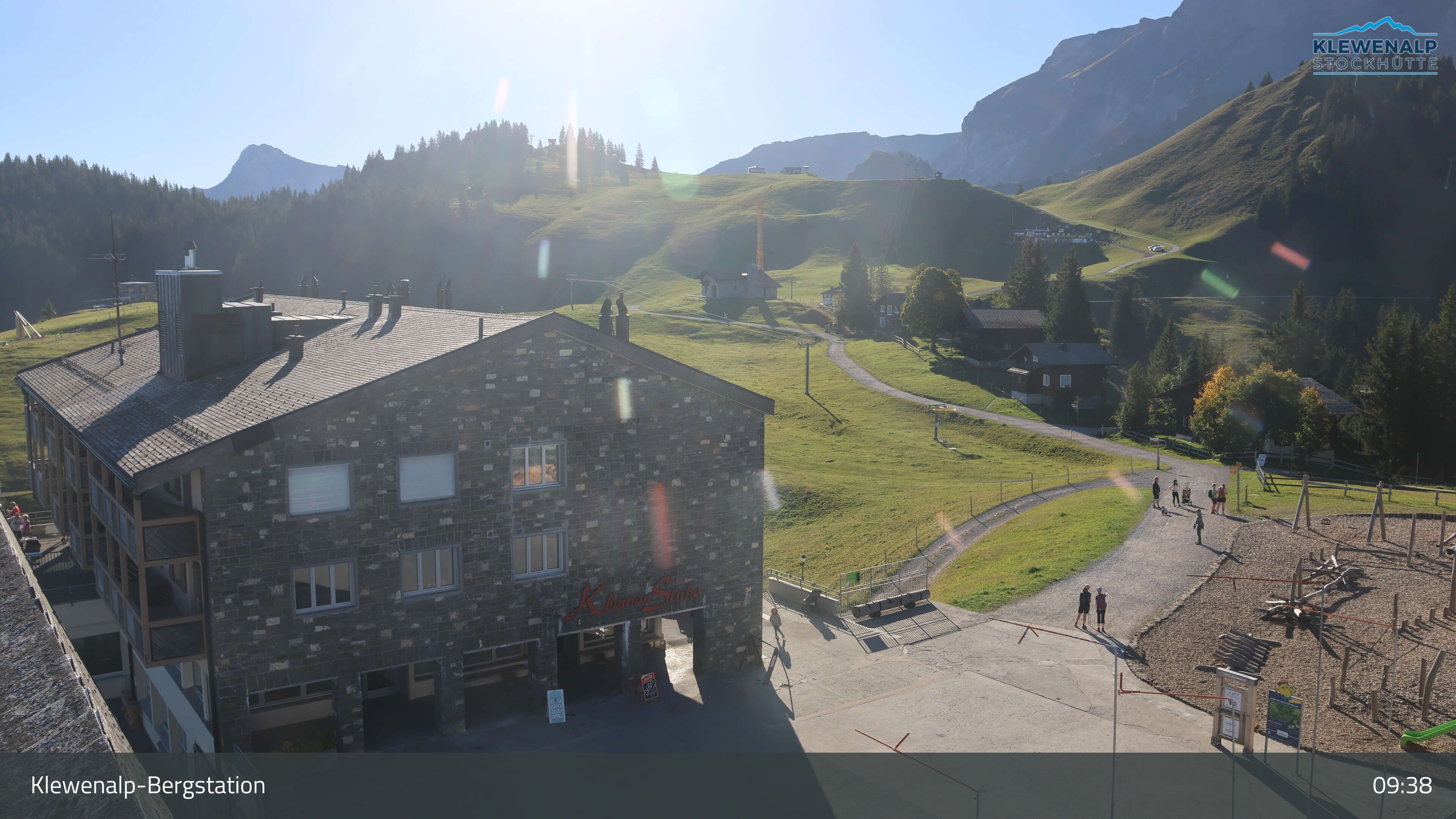 Beckenried: Klewenalp - Klewenalp-Bergstation, Blick Richtung Skigebiet Klewenalp & links Berggasthaus KlewenStube