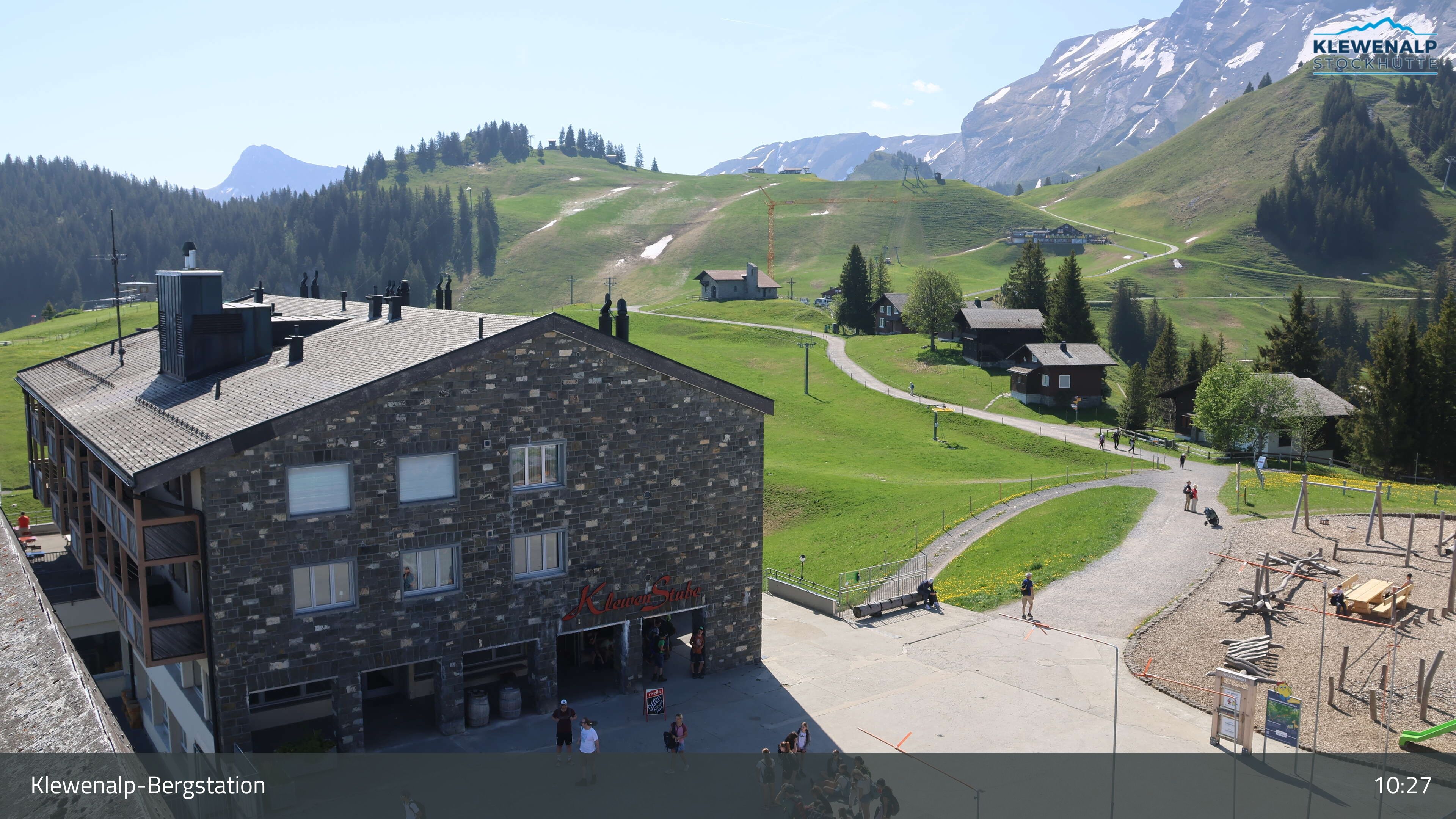 Beckenried: Klewenalp - Klewenalp-Bergstation, Blick Richtung Skigebiet Klewenalp & links Berggasthaus KlewenStube
