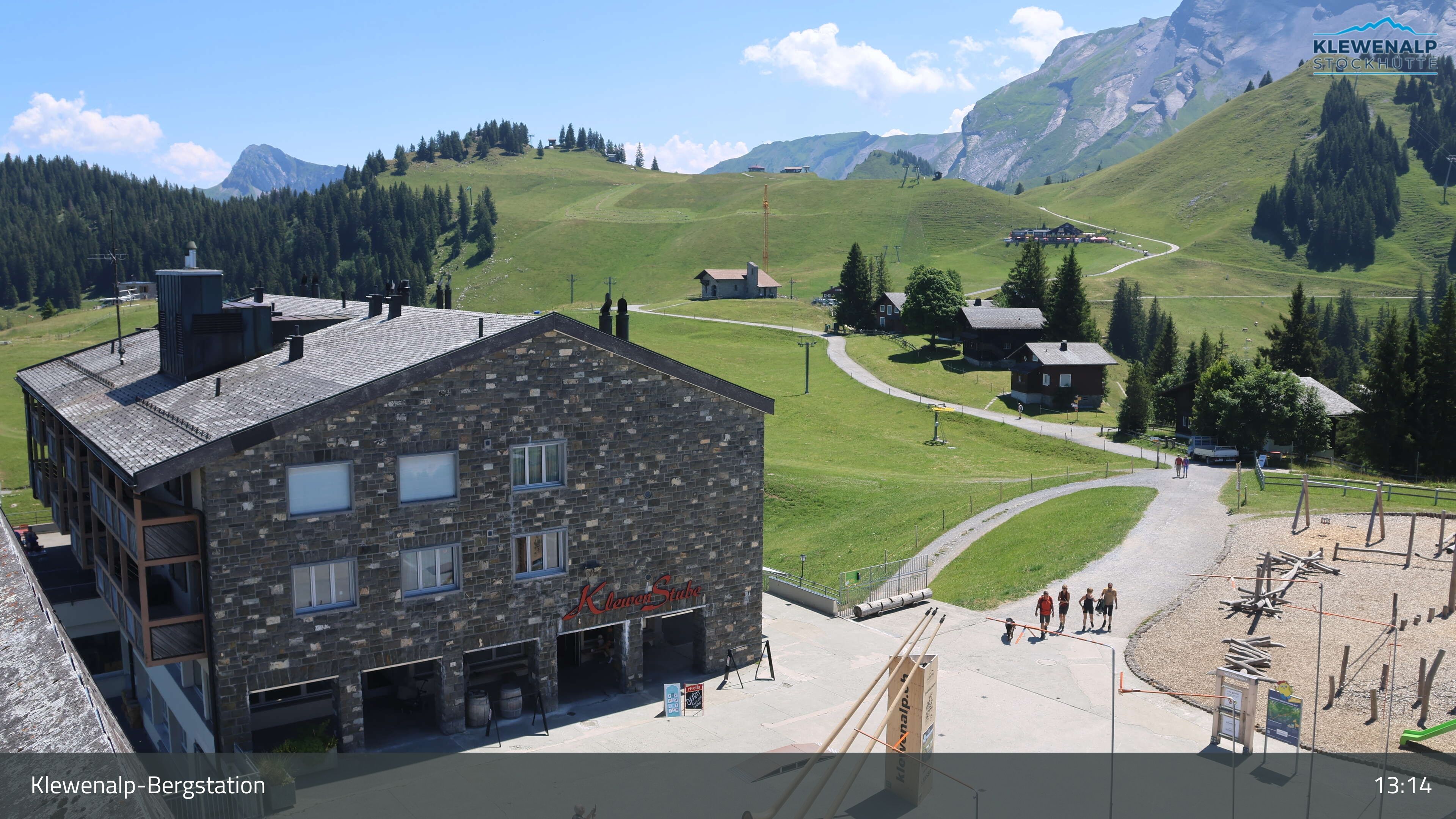 Beckenried: Klewenalp - Klewenalp-Bergstation, Blick Richtung Skigebiet Klewenalp & links Berggasthaus KlewenStube