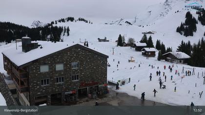 Beckenried: Klewenalp - Klewenalp-Bergstation, Blick Richtung Skigebiet Klewenalp & links Berggasthaus KlewenStube