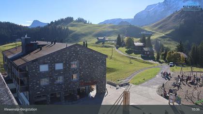 Beckenried: Klewenalp - Klewenalp-Bergstation, Blick Richtung Skigebiet Klewenalp & links Berggasthaus KlewenStube