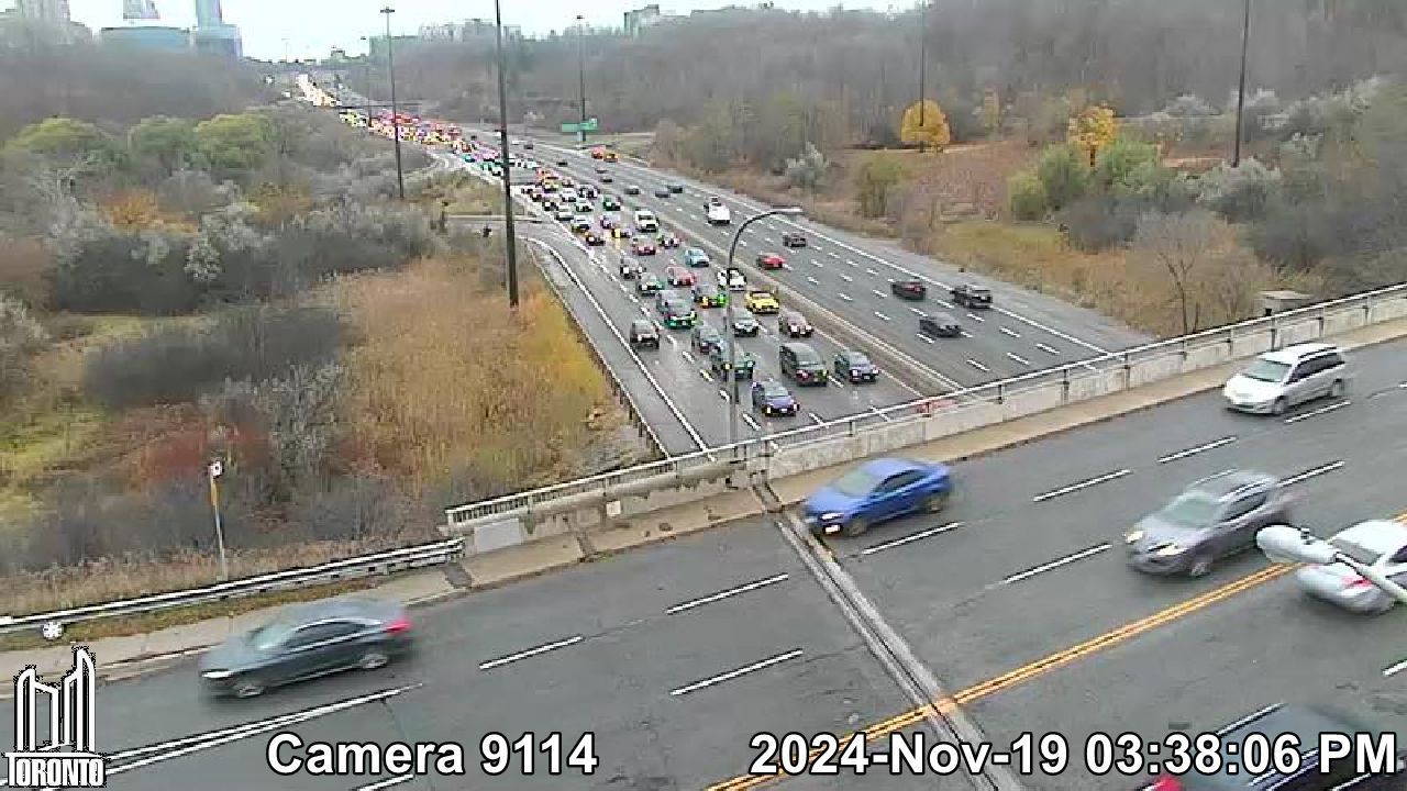 Traffic Cam Toronto: Don Valley Parkway near Lawrence Ave
