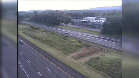 Traffic Cam Southington: CAM 127 - I-84 WB W/O Exit