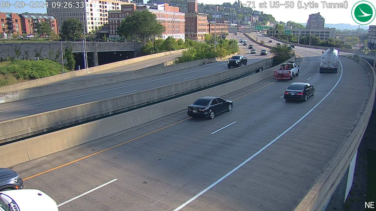 Traffic Cam Pendleton: I-71 at US-50 (Lytle Tunnel)