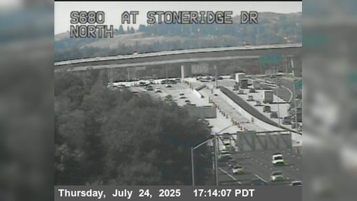 Traffic Cam Pleasanton › South: TVF01 -- I-680 : Stoneridge Drive