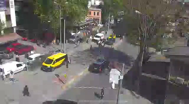 Traffic Cam Kucukyali Merkez Mahallesi: Küçükyalı Semt Pazarı