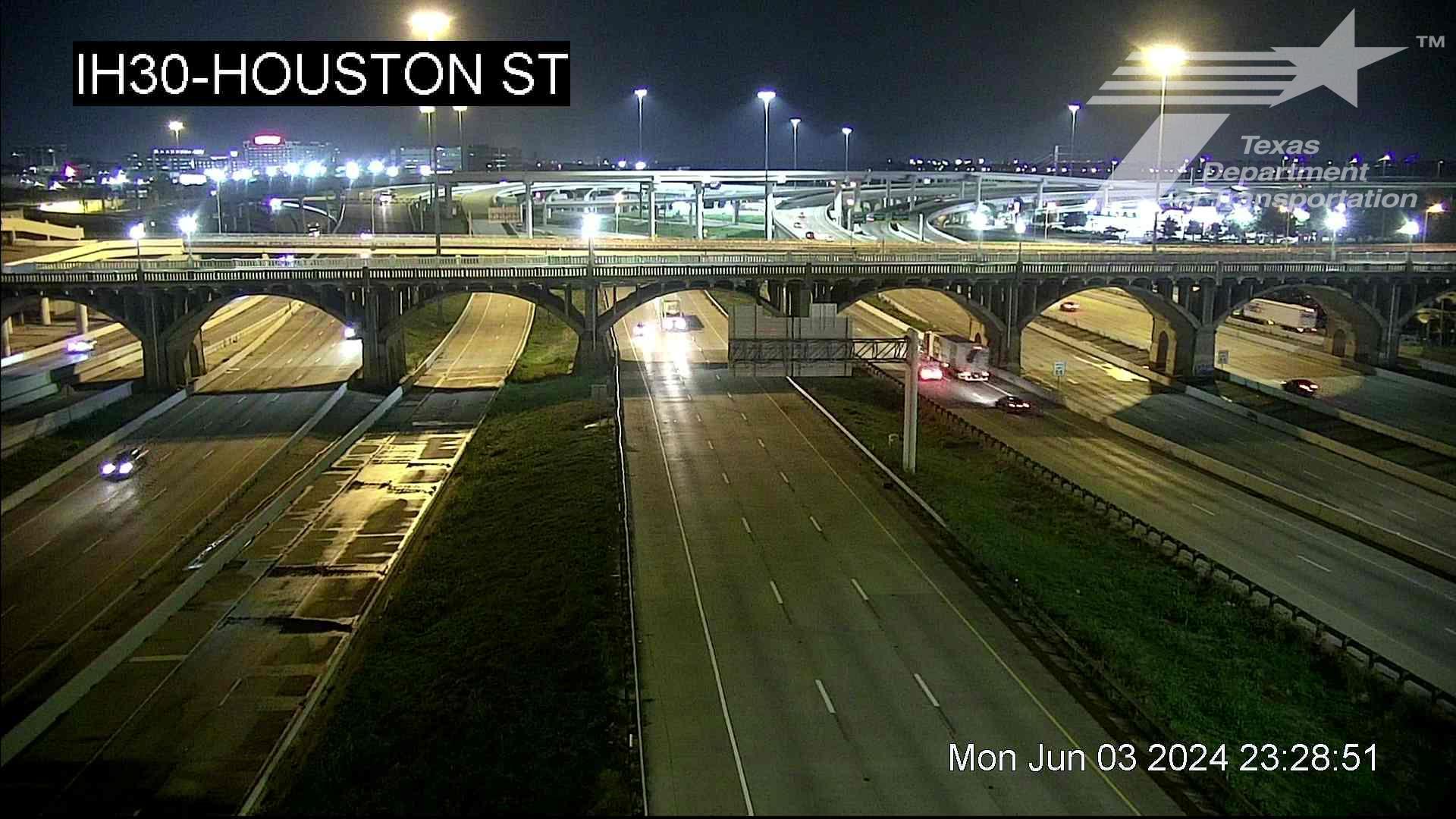 Traffic Cam South Side PID › East: I-30 @ Houston St