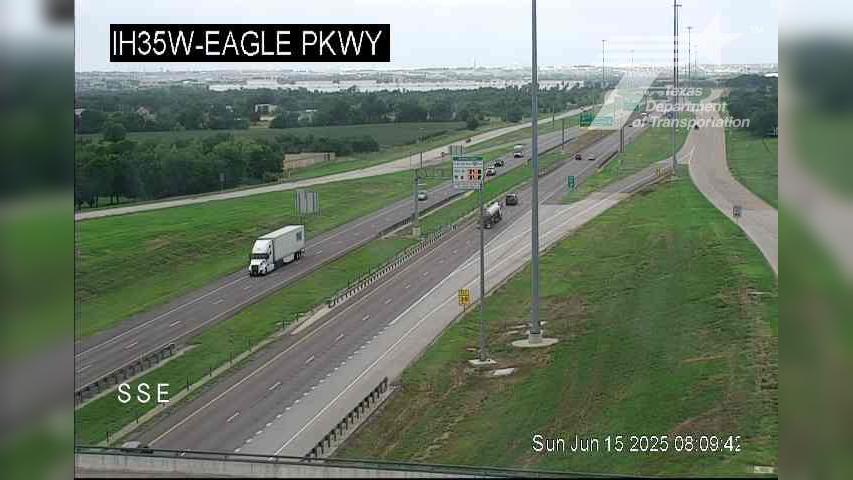 Traffic Cam Fort Worth › North: I-35W @ Eagle Pkwy